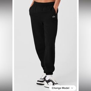 Black accolade sweatpants alo yoga